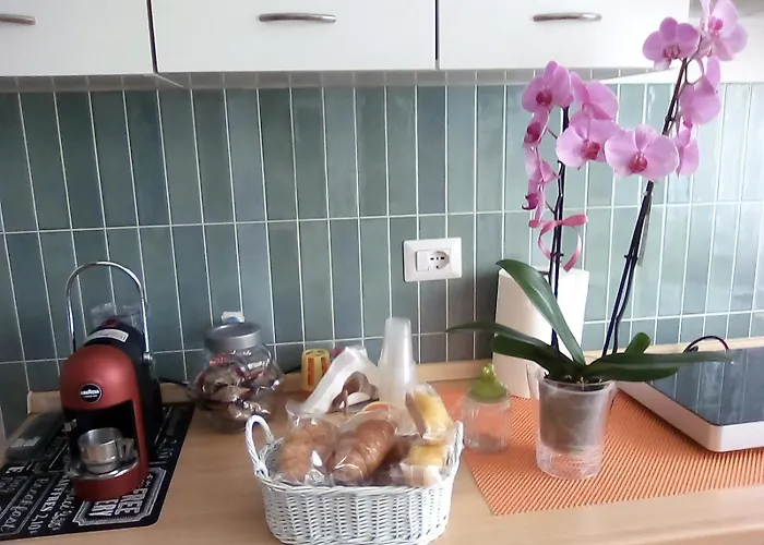 Residenza Casa Nel Verde * 拉默齐亚泰尔默